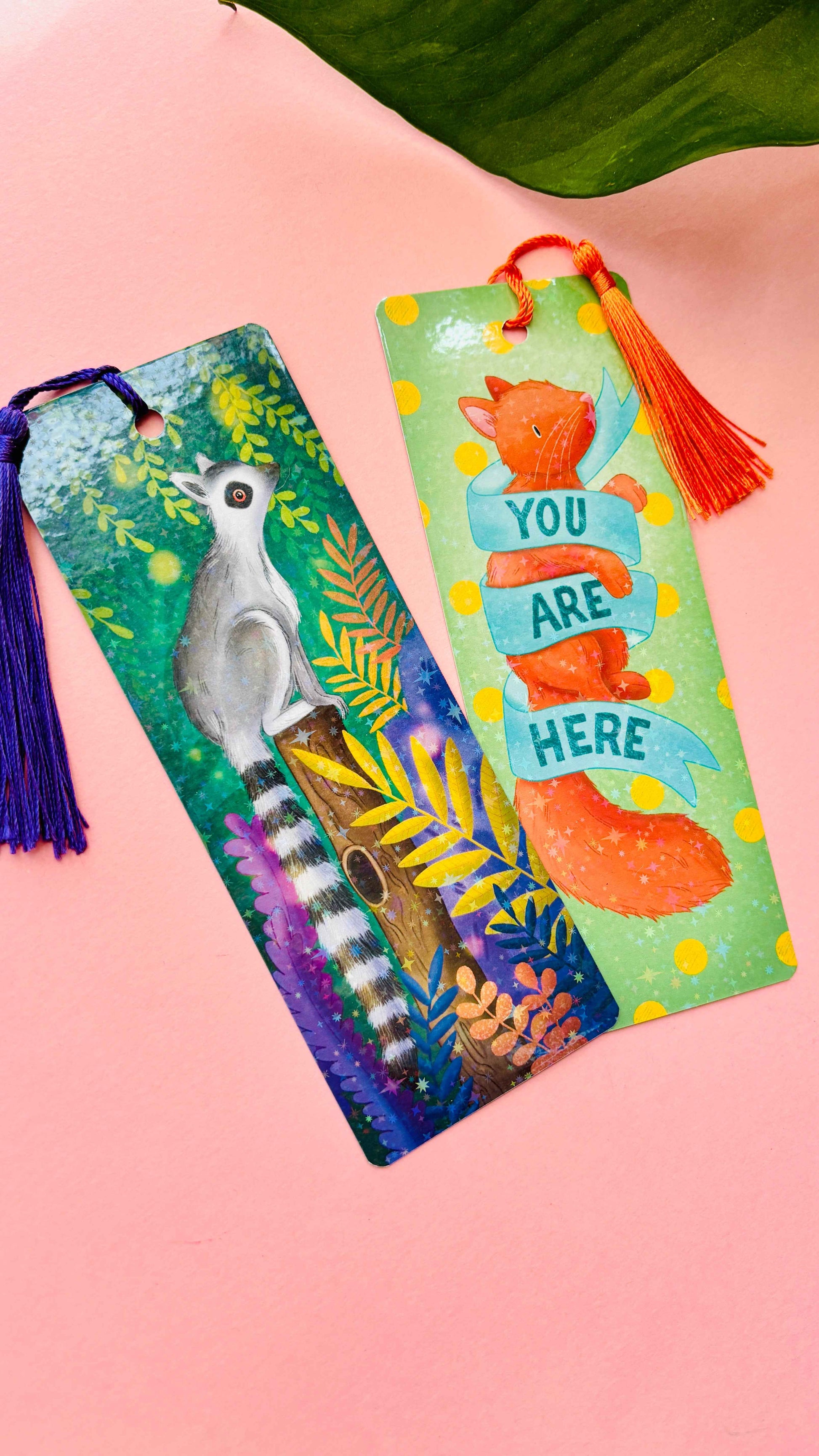 Ring-tailed lemur holographic bookmark – unique wildlife art, perfect for book lovers and stationery enthusiasts.