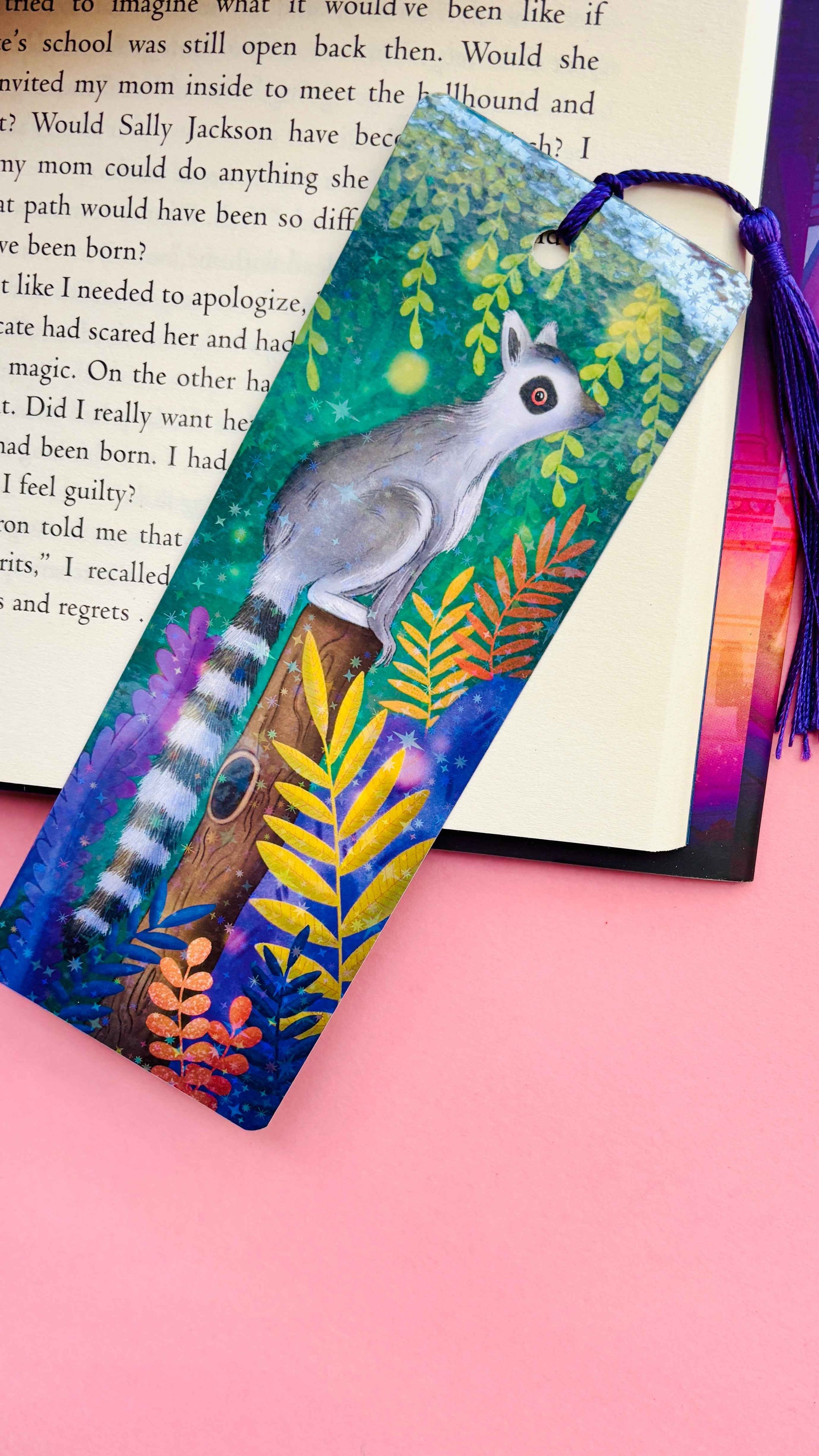 Ring-tailed lemur holographic bookmark – unique wildlife art, perfect for book lovers and stationery enthusiasts.