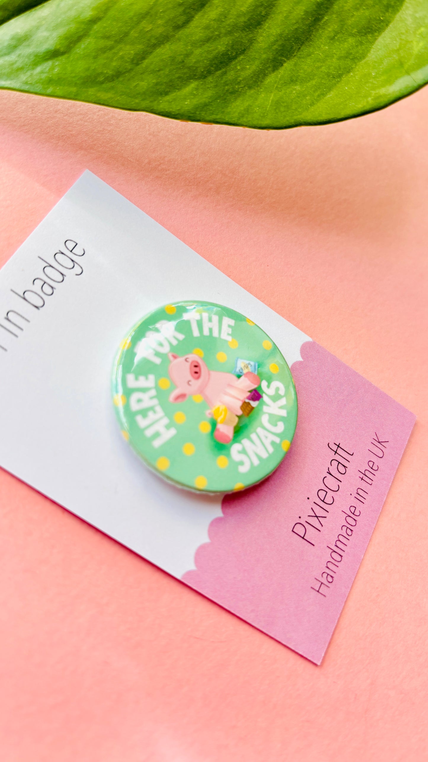 Cute pink pig badge surrounded by snacks, perfect for snack lovers and animal fans, available as magnet or pin.”
	3.	“Kawaii pig button badge with