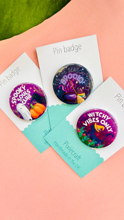 Cute Witchy Vibes Only cat badge or magnet – black cat in witch hat, handmade in the UK. Ideal Halloween gift for witchy souls & cat lovers.
